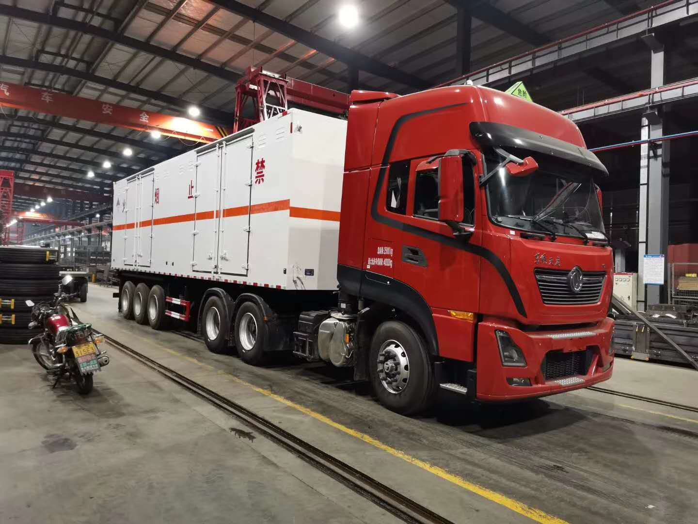 13米半掛式廢機油廂式危化車 安全合規(guī)運輸九類危險品的專業(yè)解決方案